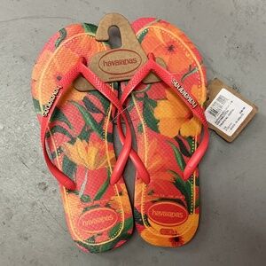 NWT Havaianas Slim Flip Flops Tropical Copal with Gold Metallic Logo on Strap